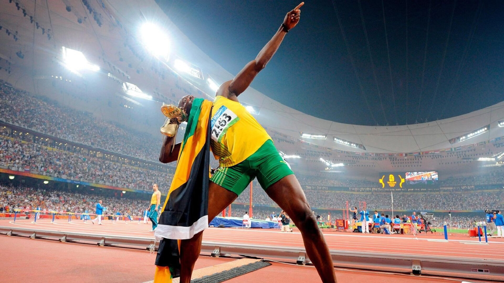 东亚球队在重要比赛中获胜，东亚足球队一期球员