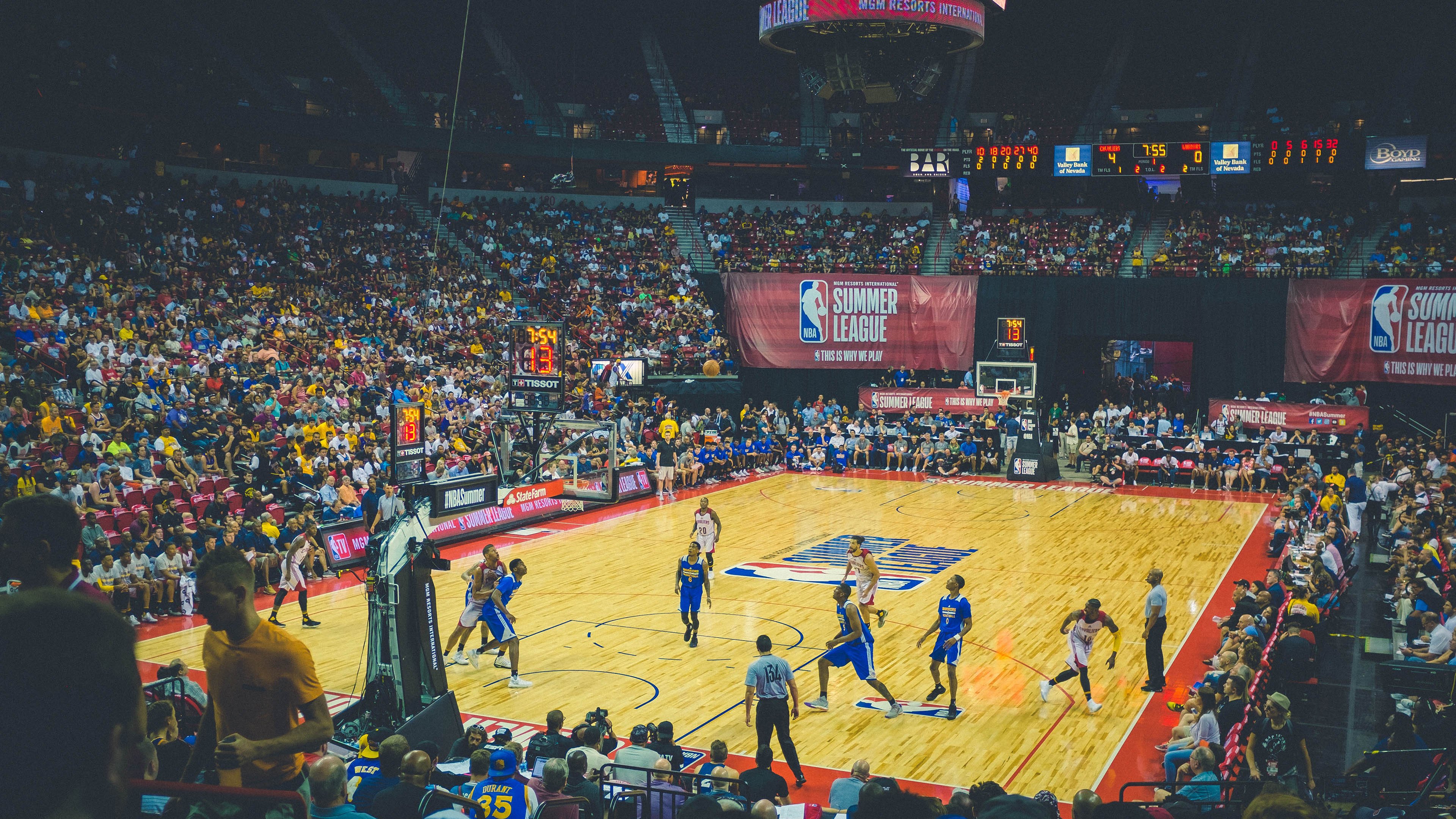 墨尔本联主帅强调团队协作，墨尔本球星