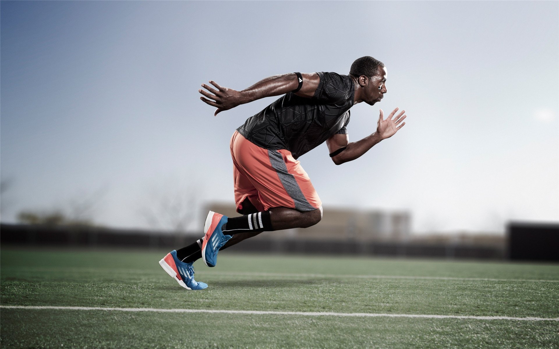 德国男子100米选手在预赛中表现出色，晋级半决赛，德国女子100米运动员luckenkemper