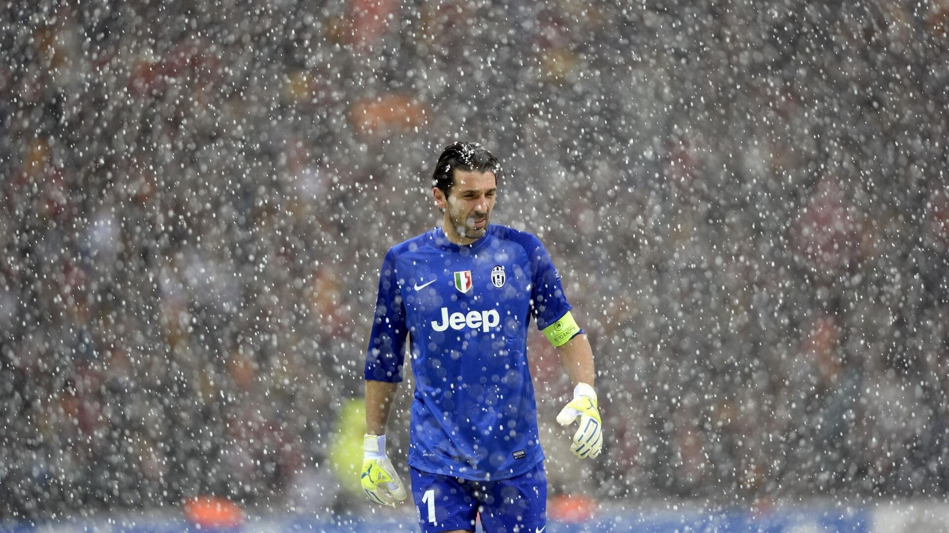 曼联青训新星出战英超完成处子球，全场掌声雷动，曼联青训新闻